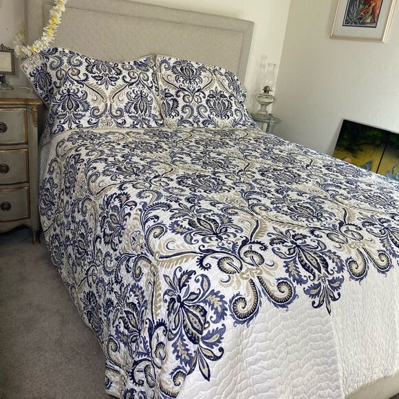 Madison Park Blue and Cream Comforter Set king 3 piece set - Picture 4 of 9
